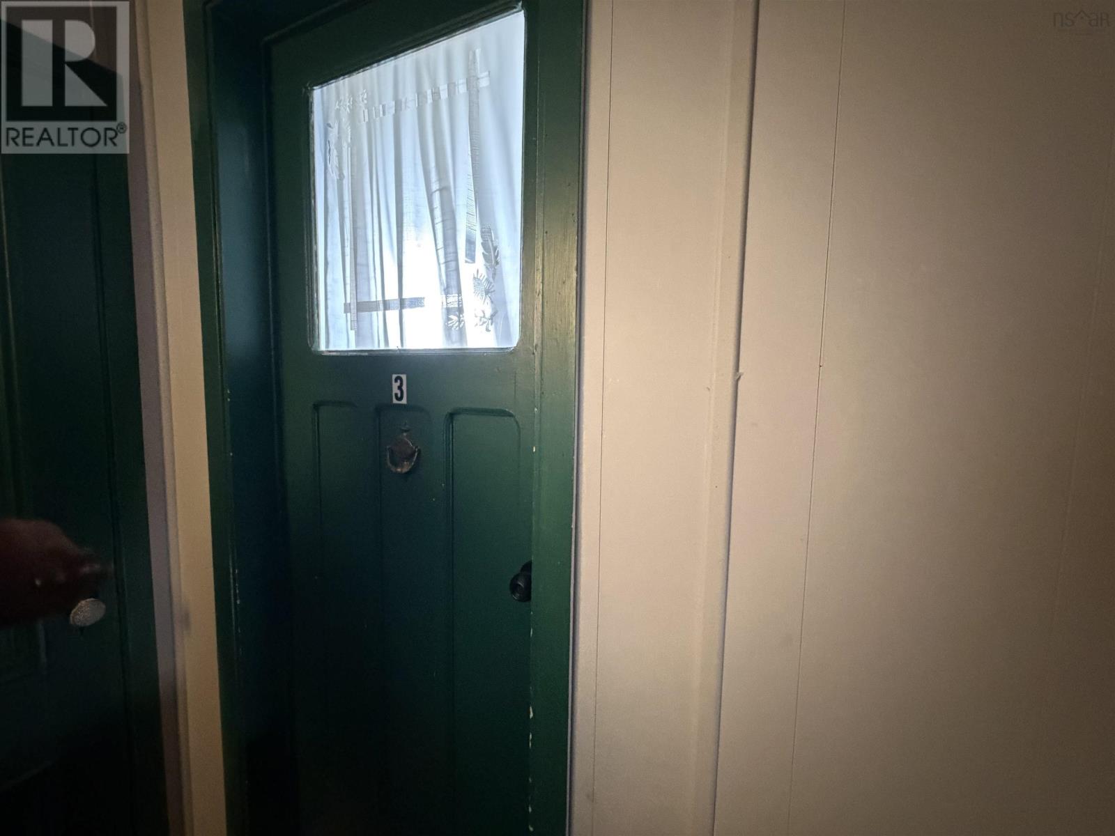 98 Victoria Street W - 17