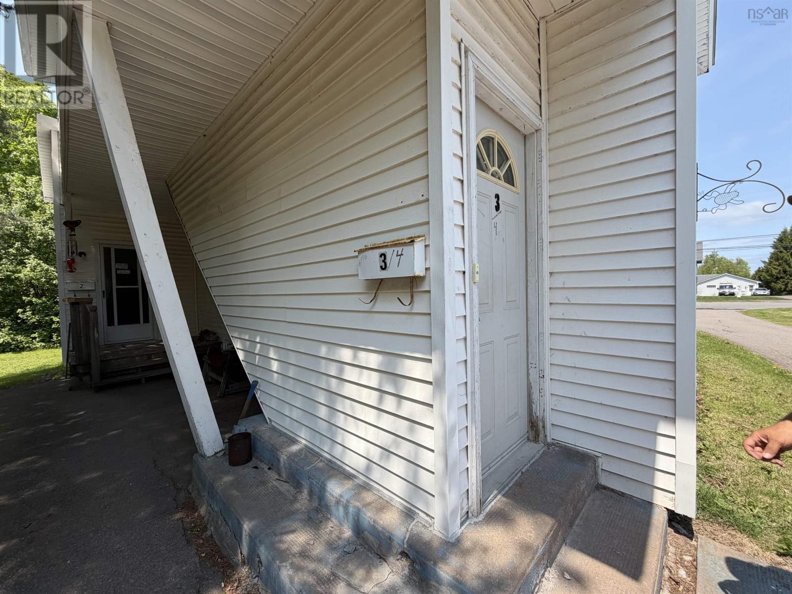 98 Victoria Street W - 15