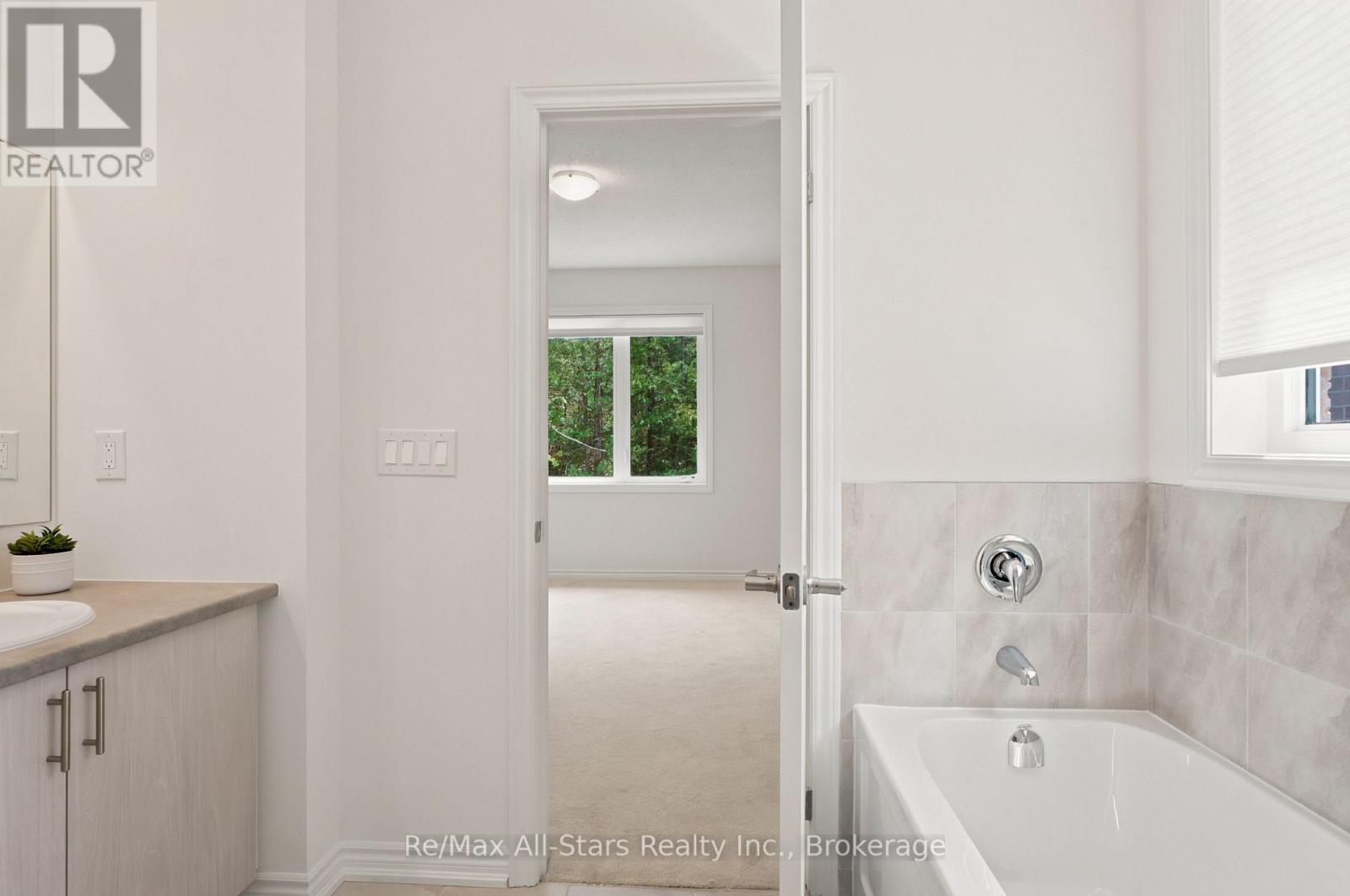 67 HILLCROFT WAY - 18