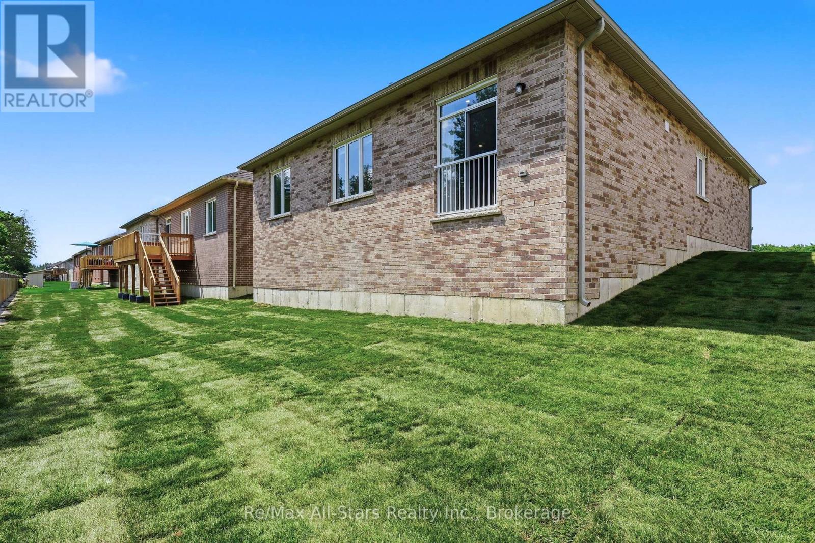 67 HILLCROFT WAY - 22