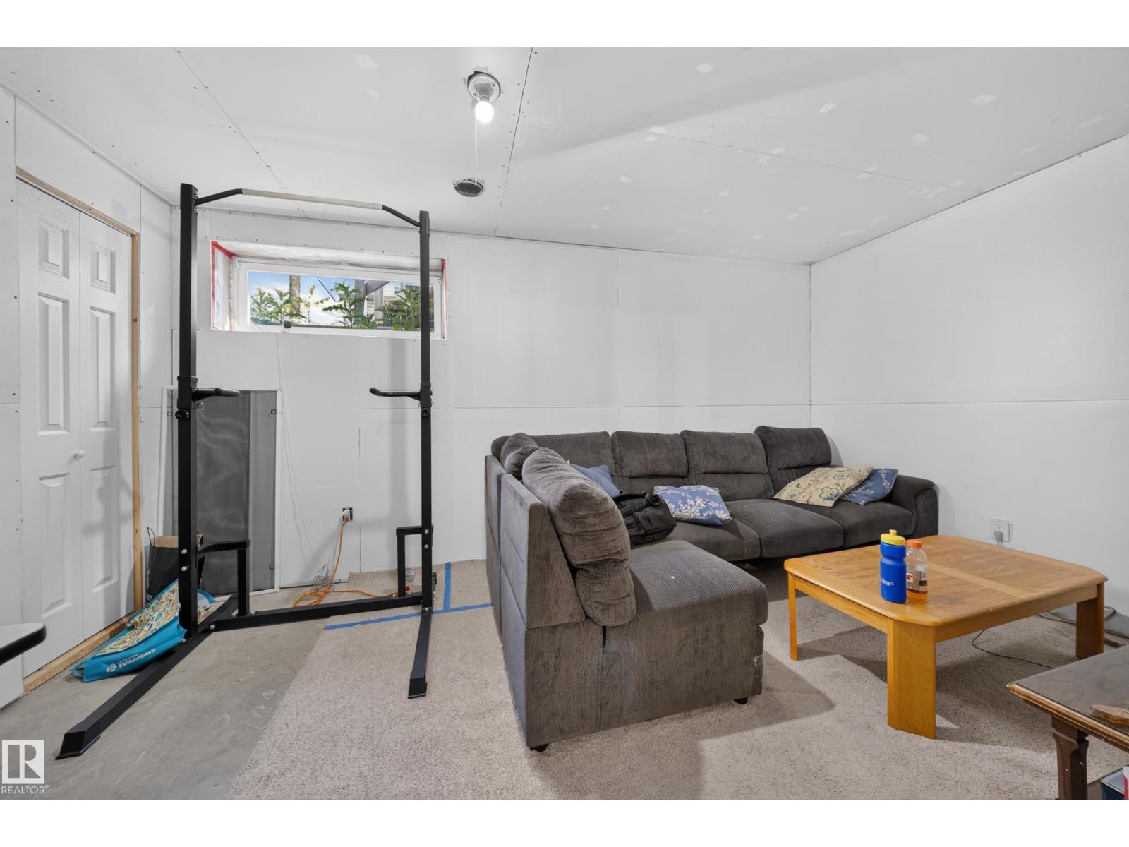 #59 2503 24 ST NW - 18