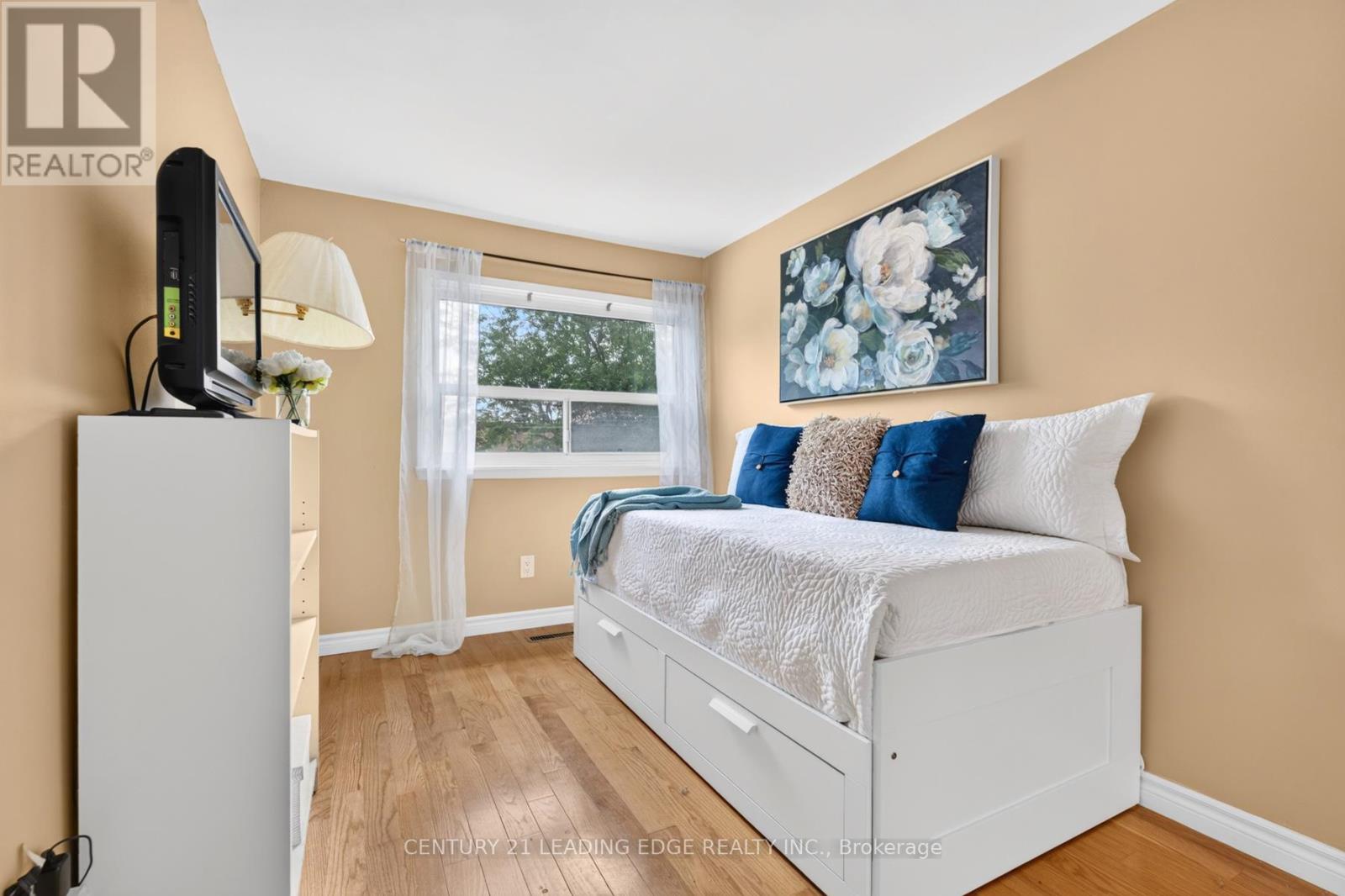 58 VALDOR DRIVE - 17