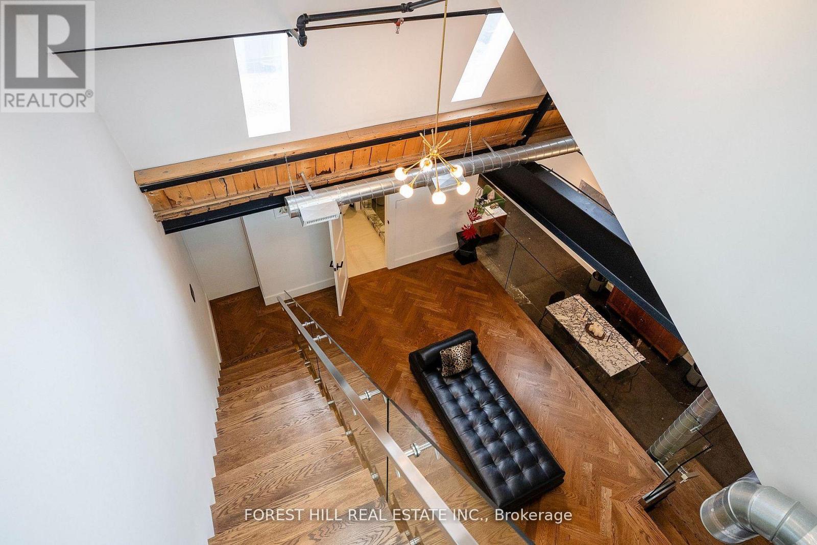 #123 326 CARLAW AVENUE - 24
