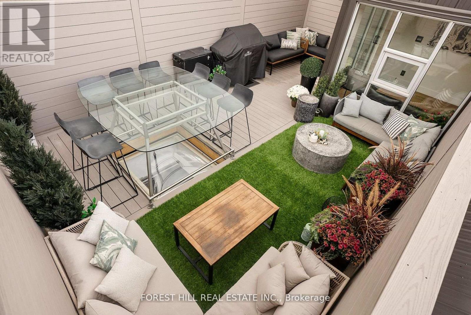 #123 326 CARLAW AVENUE - 26