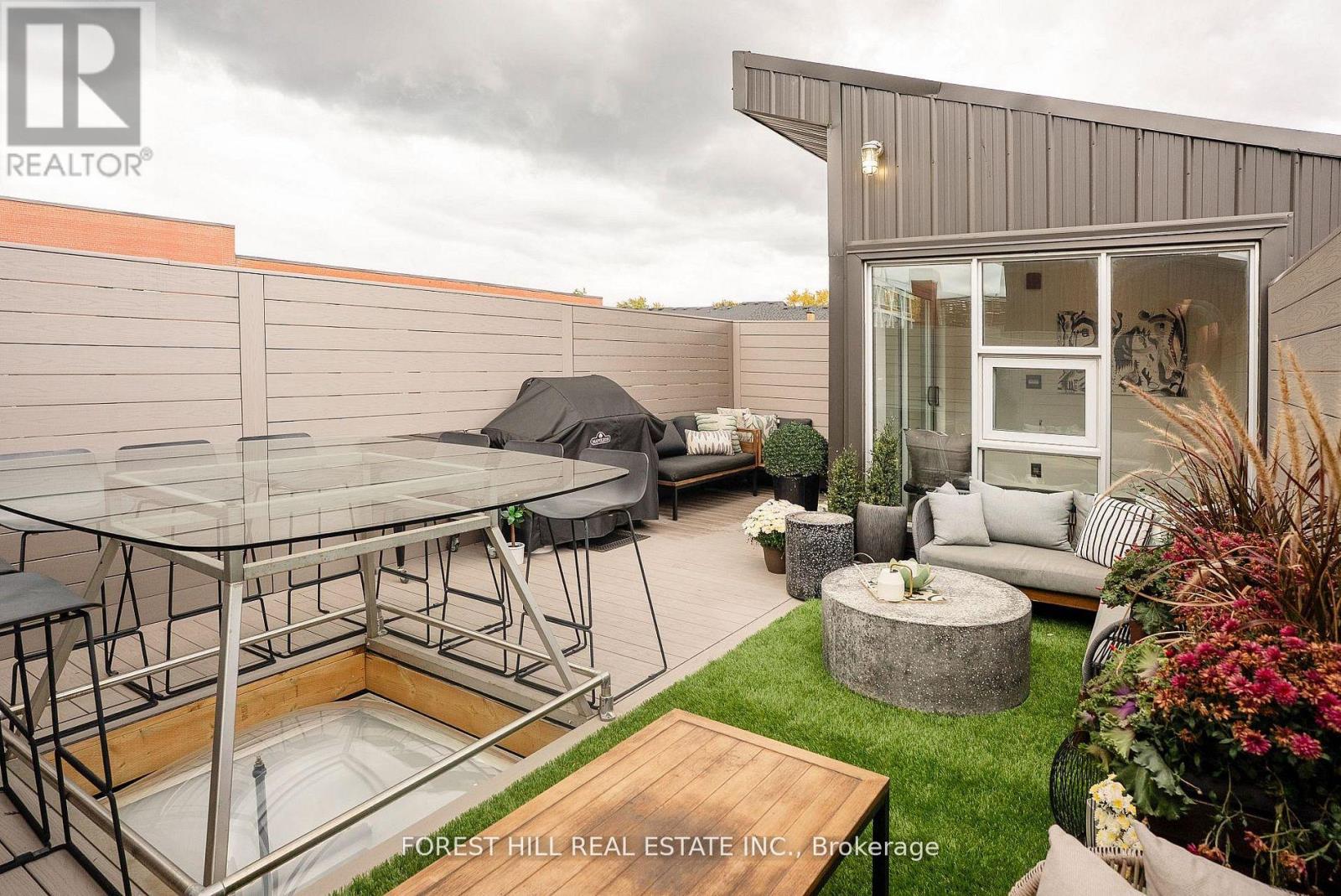 #123 326 CARLAW AVENUE - 31