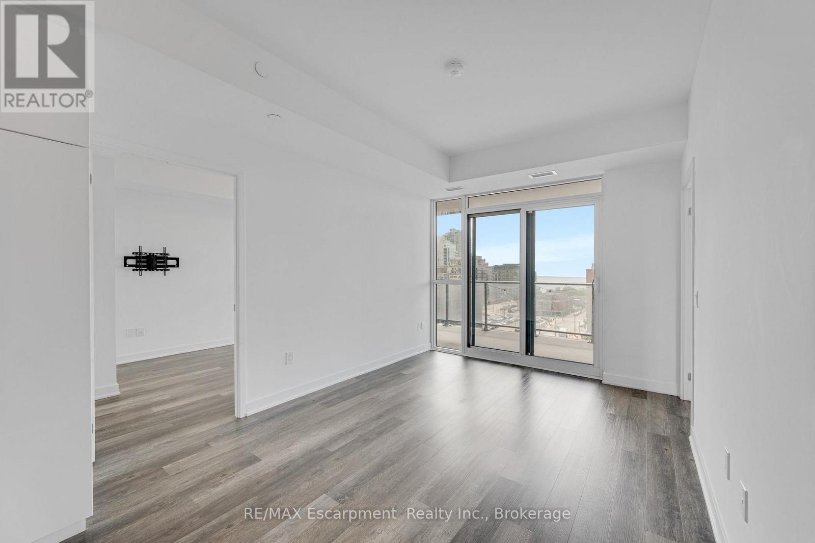 #704 2007 JAMES STREET - Image 10