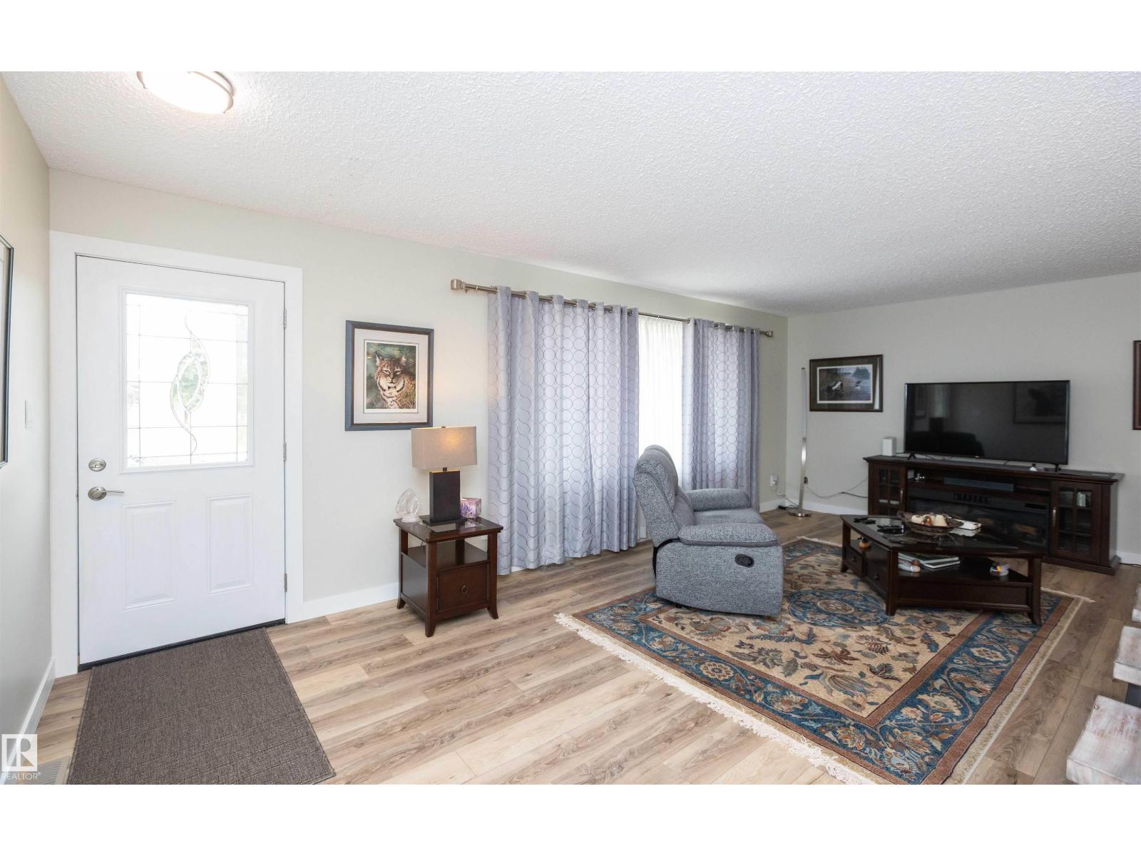 10352 109 Ave - 10