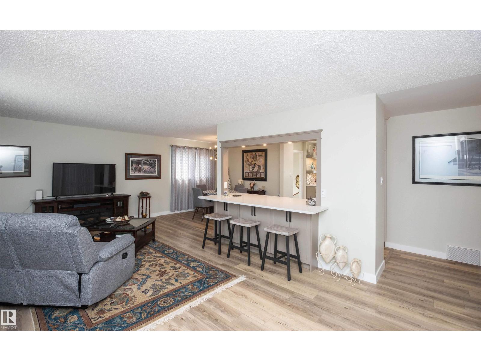 10352 109 Ave - 11