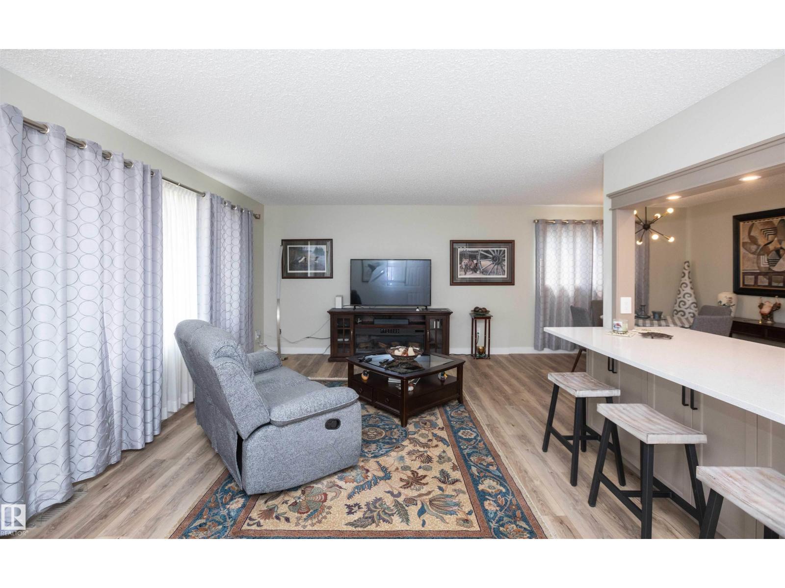 10352 109 Ave - 12