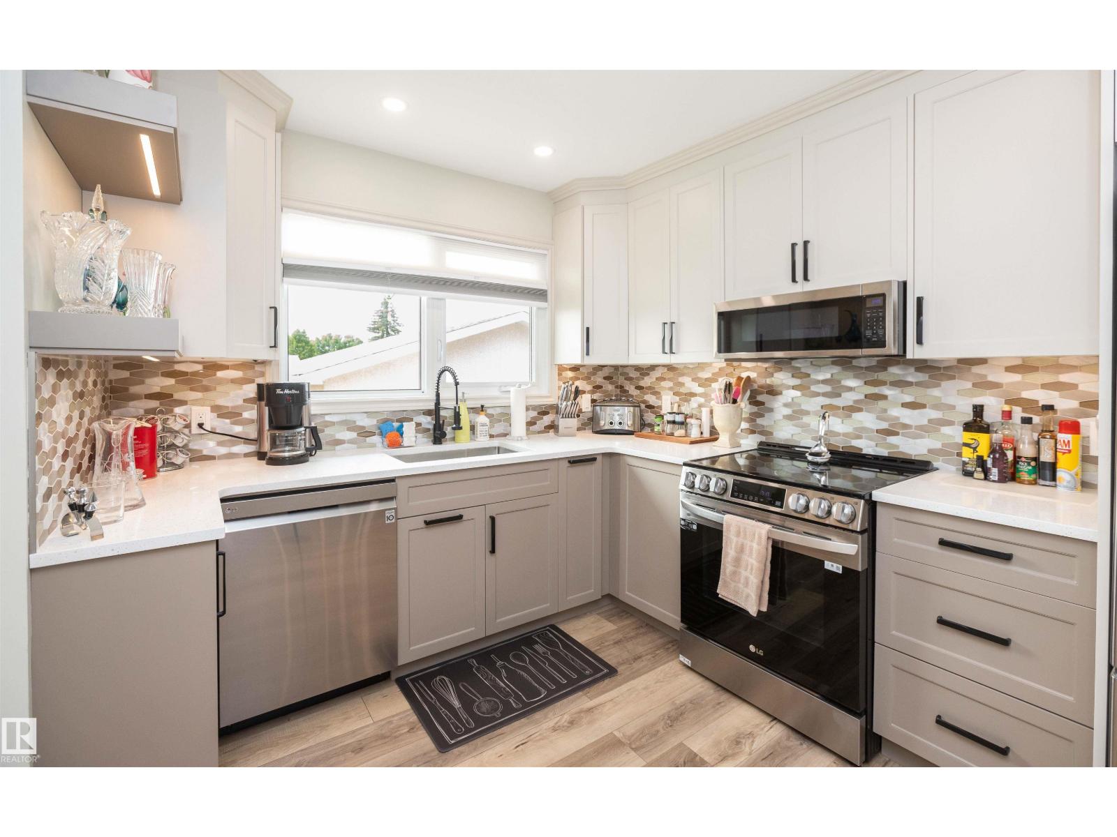 10352 109 Ave - 18