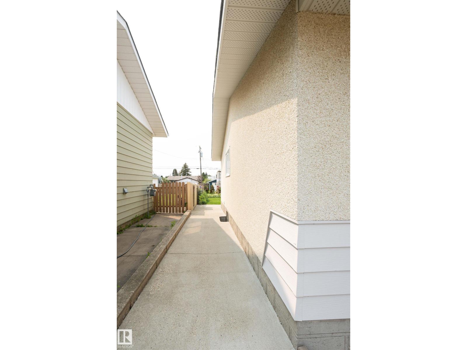 10352 109 Ave - 4