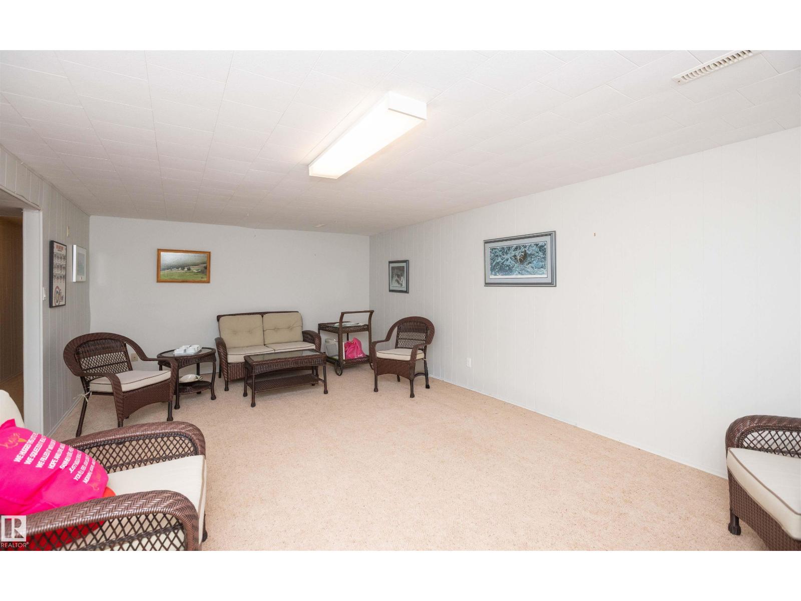 10352 109 Ave - 45