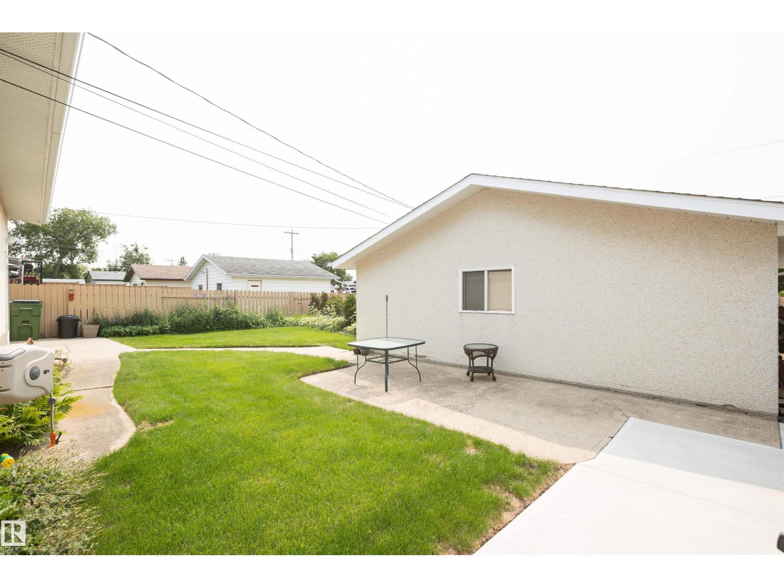 10352 109 Ave - 5