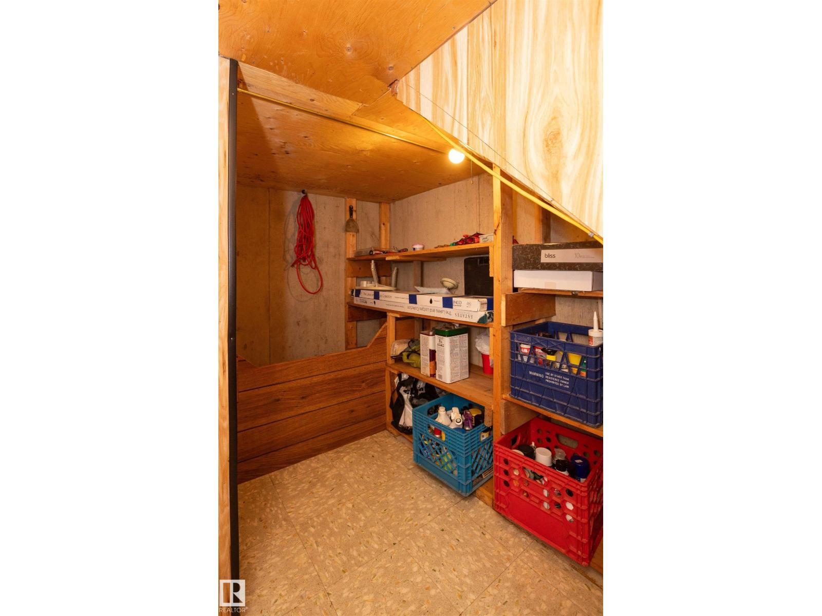 10352 109 Ave - 55