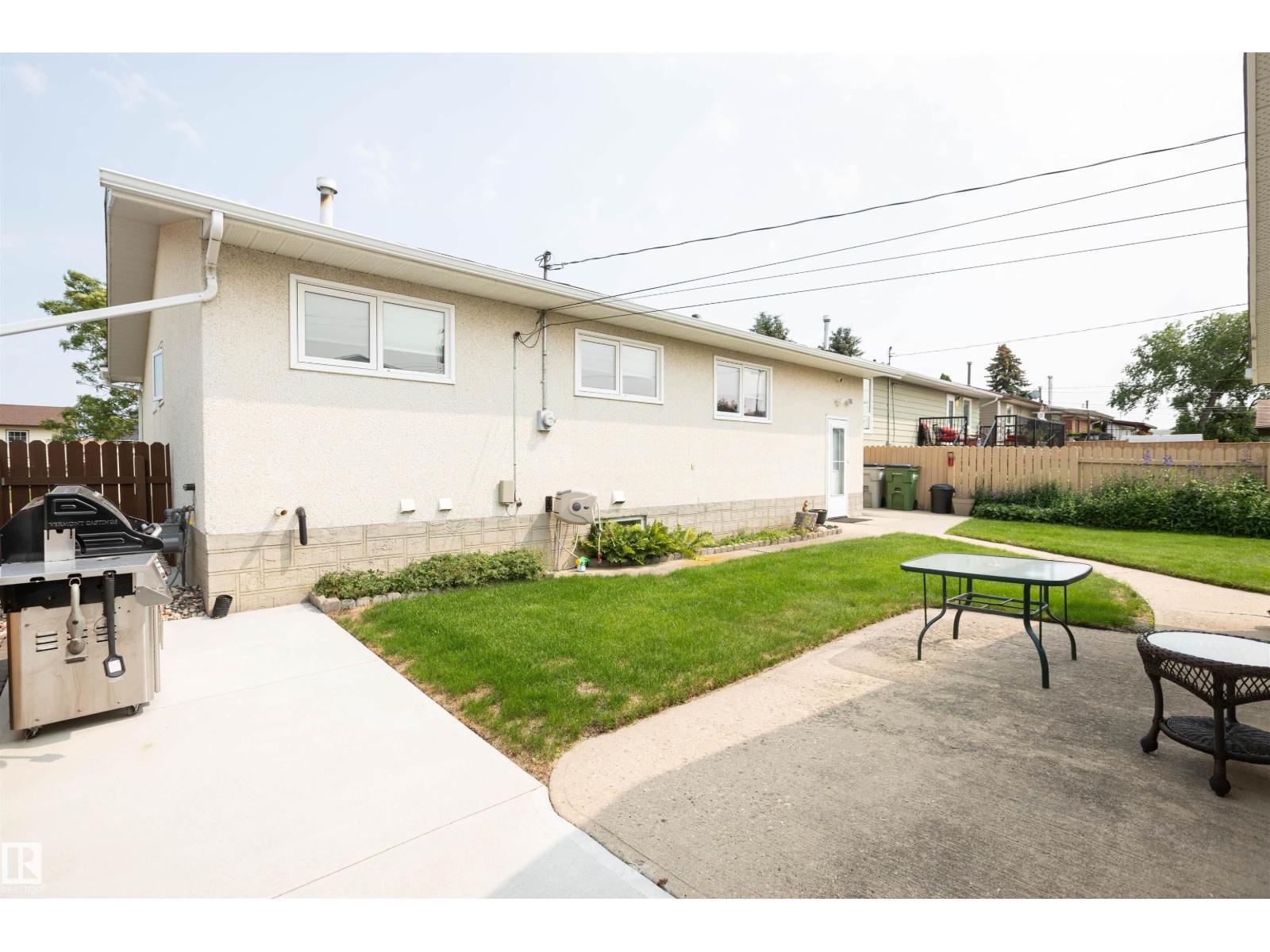 10352 109 Ave - 6