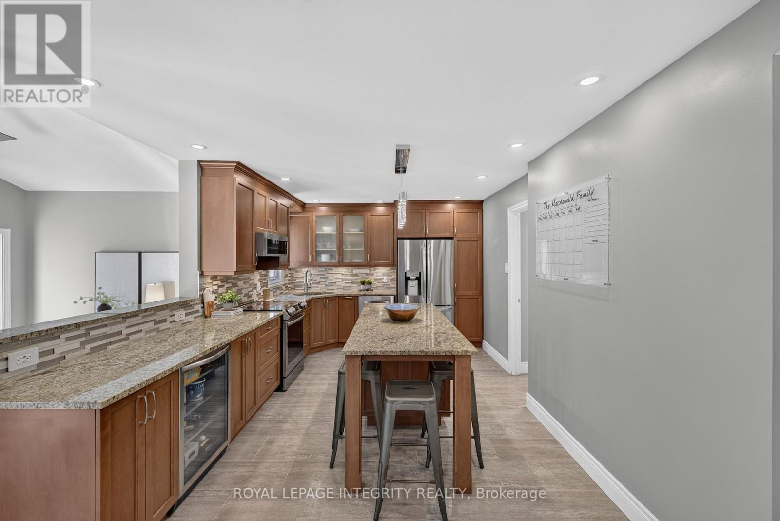 3 Bed, 4 Bath House for Sale in Ottawa – 38 PEBBLE CREEK CRESCENT, Ottawa – MLS# X13544434 - Image 15
