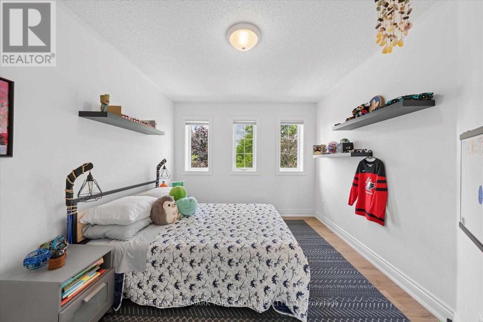 21 SNEDDEN AVENUE - 19