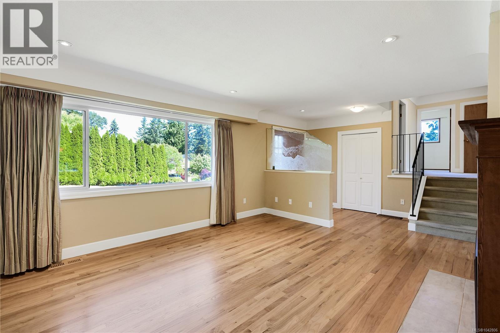 3341 Rolston Cres, Saanich