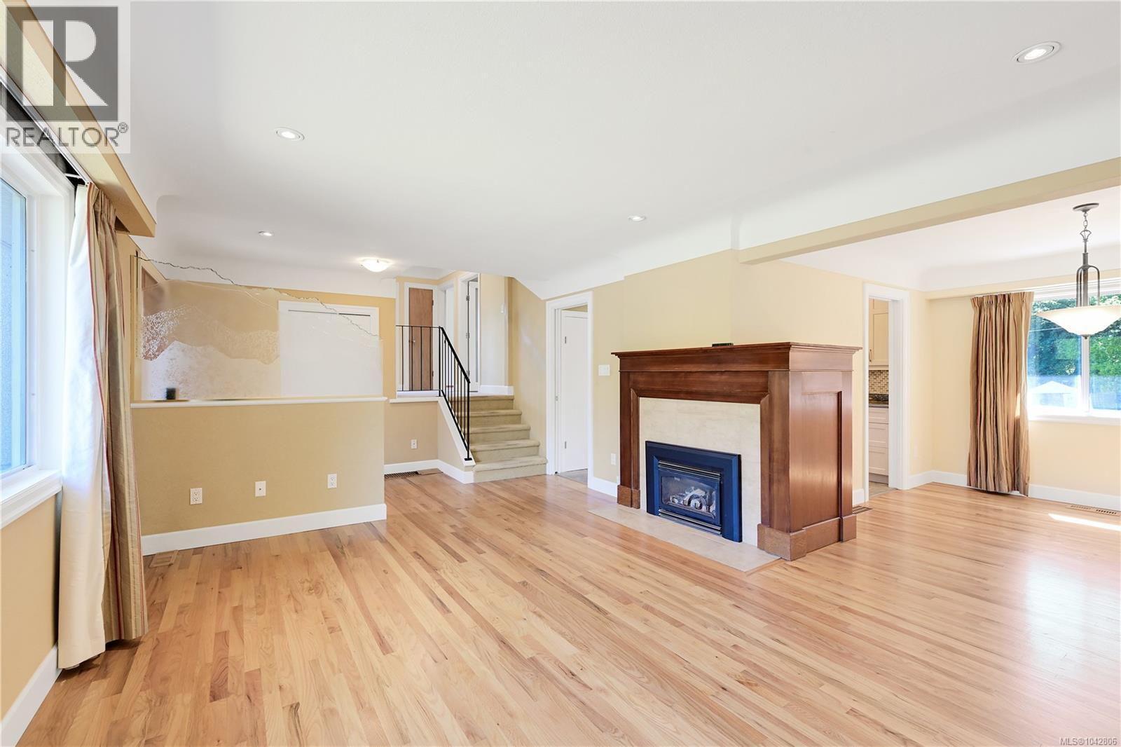 3341 Rolston Cres, Saanich