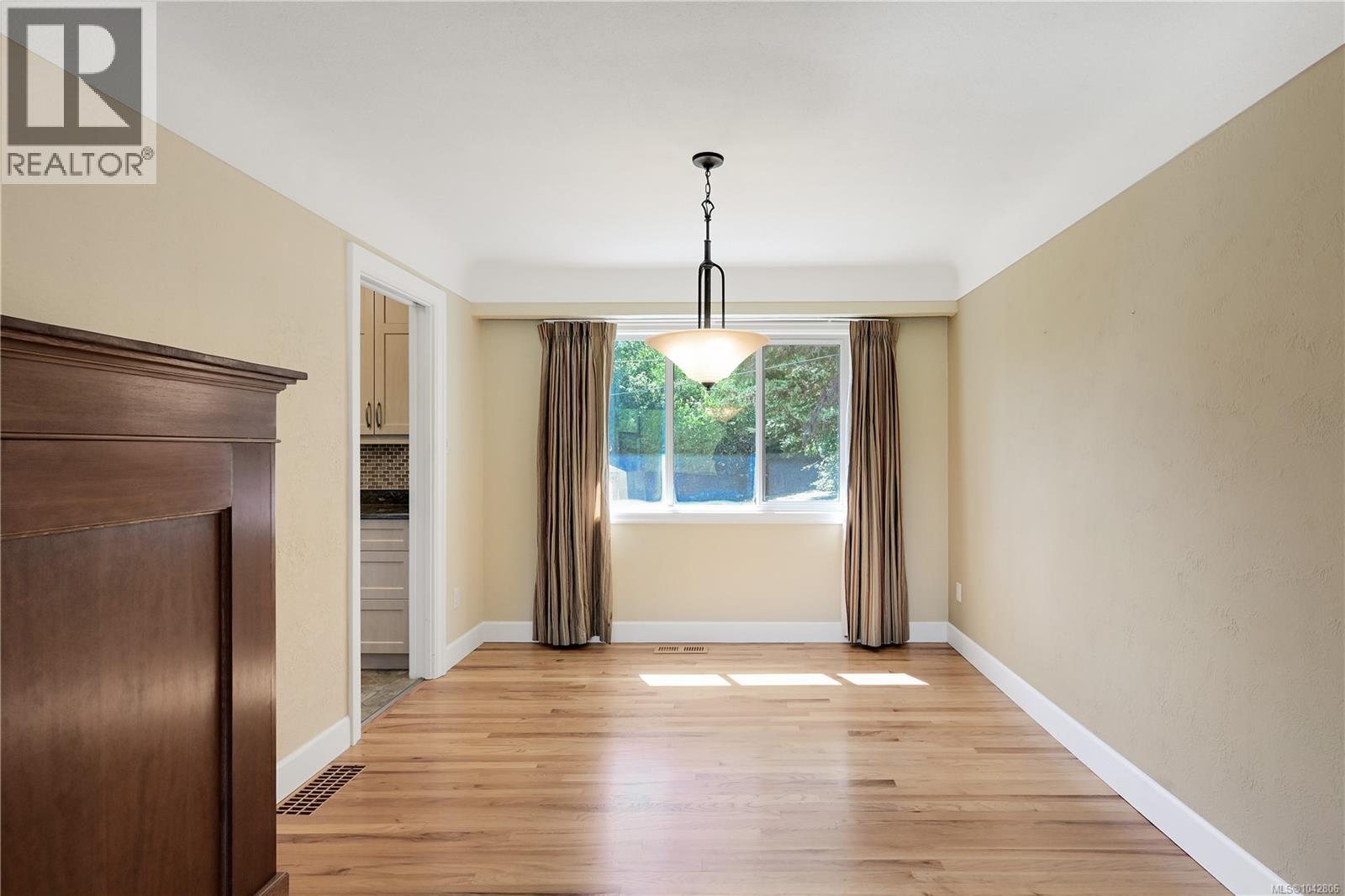3341 Rolston Cres, Saanich