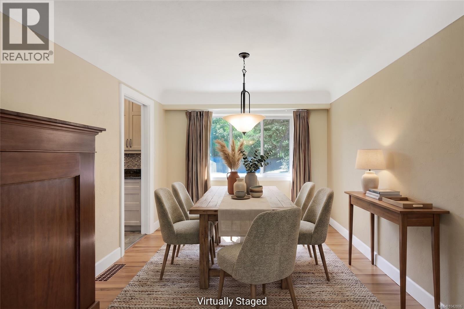 3341 Rolston Cres, Saanich