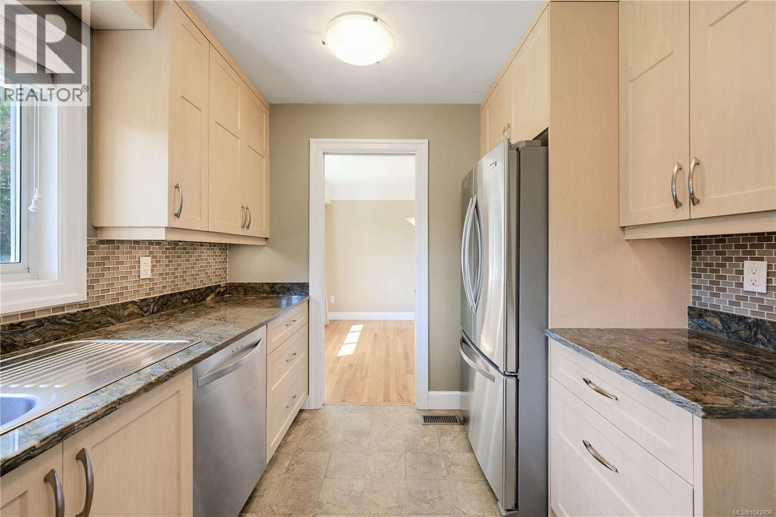 3341 Rolston Cres, Saanich