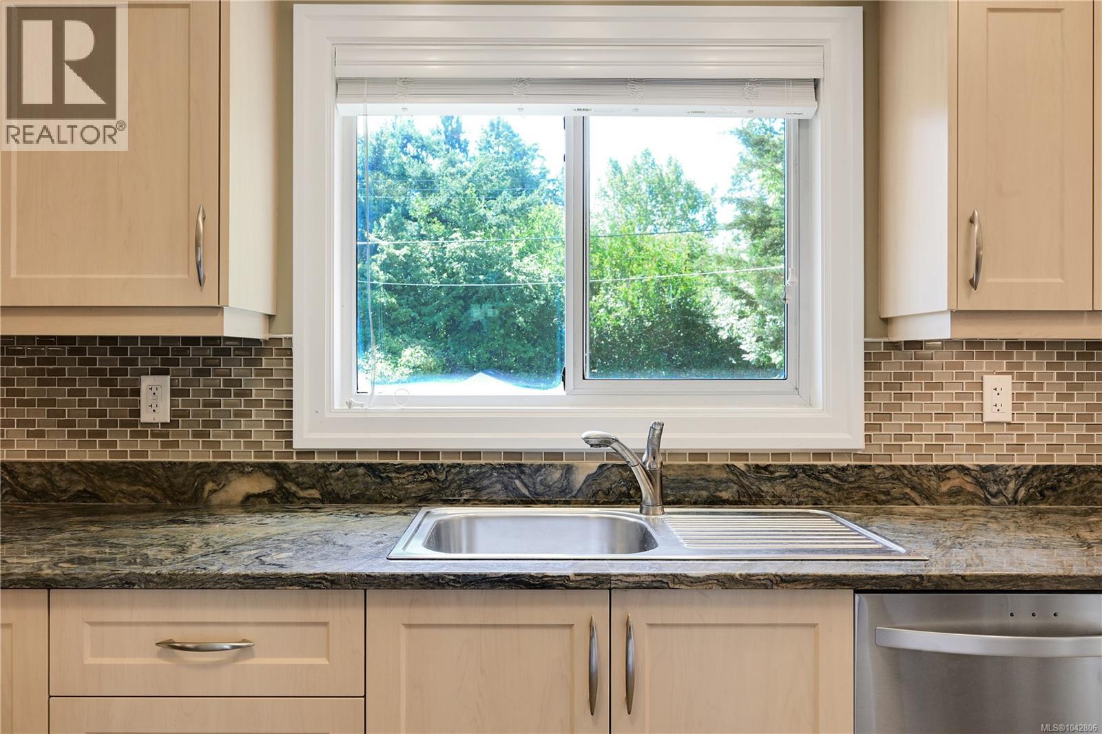 3341 Rolston Cres, Saanich