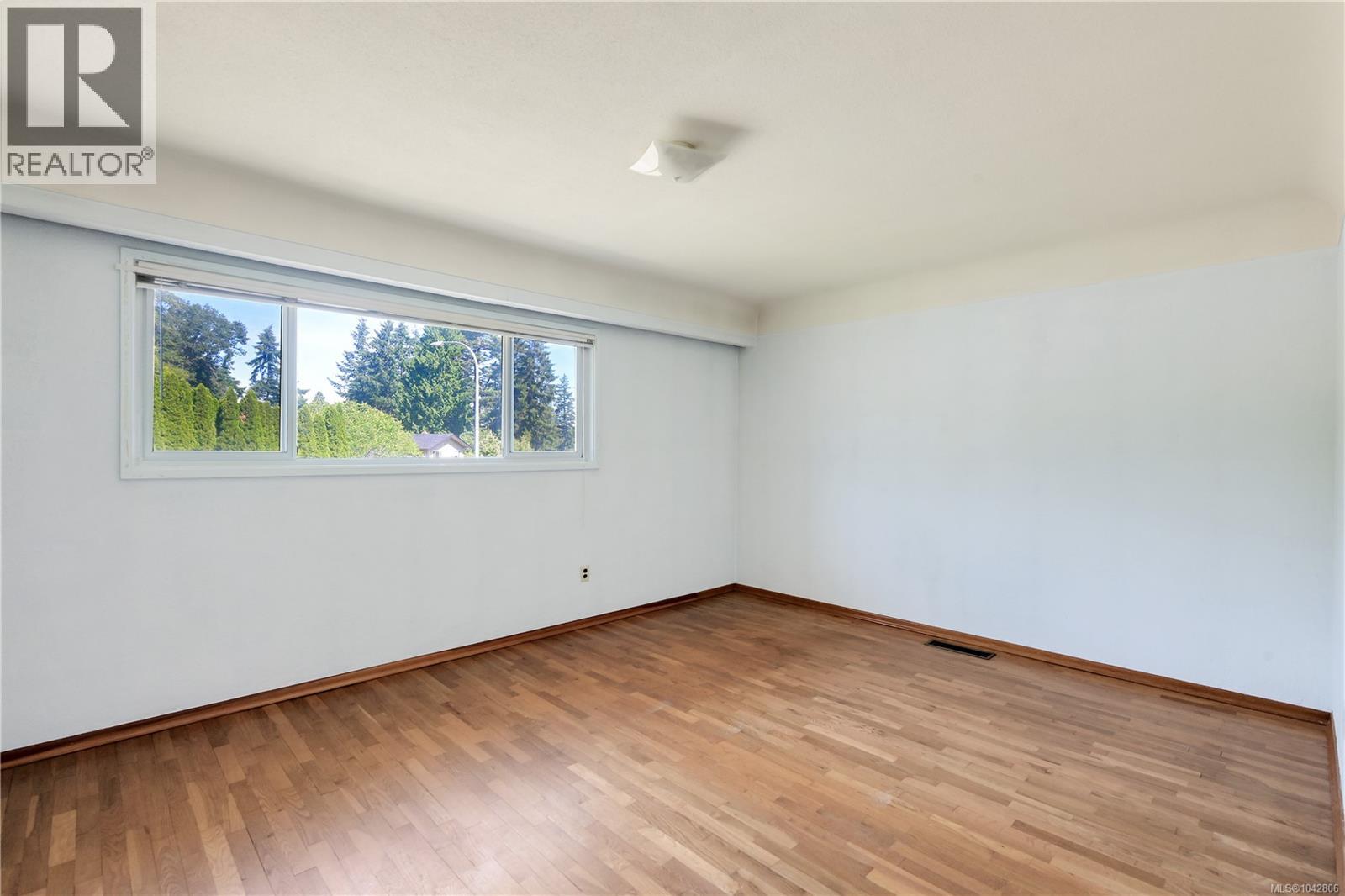 3341 Rolston Cres, Saanich