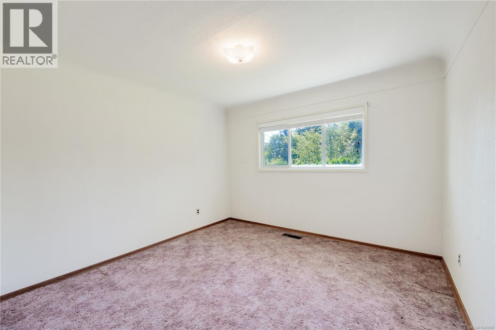 3341 Rolston Cres, Saanich