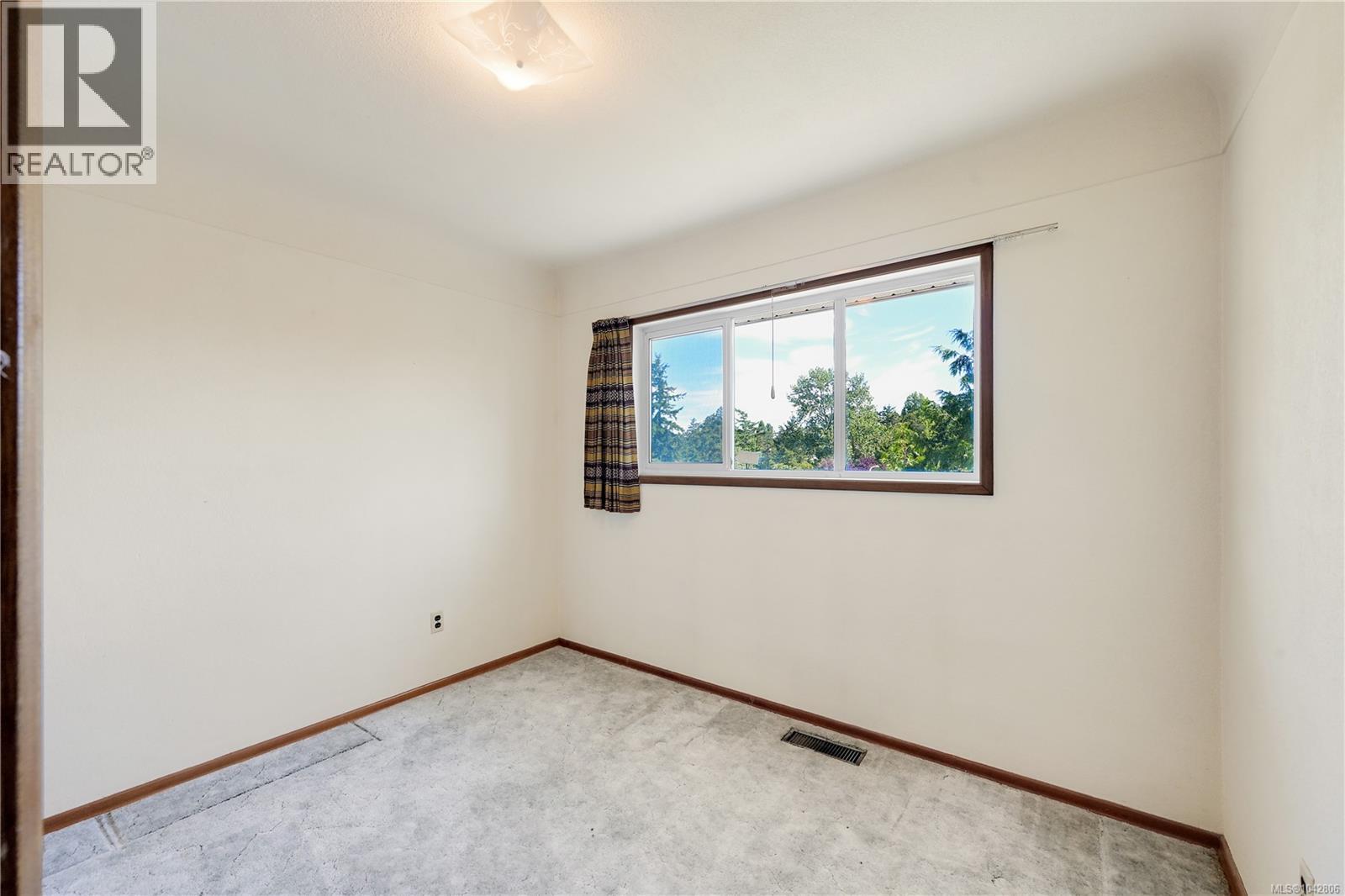3341 Rolston Cres, Saanich