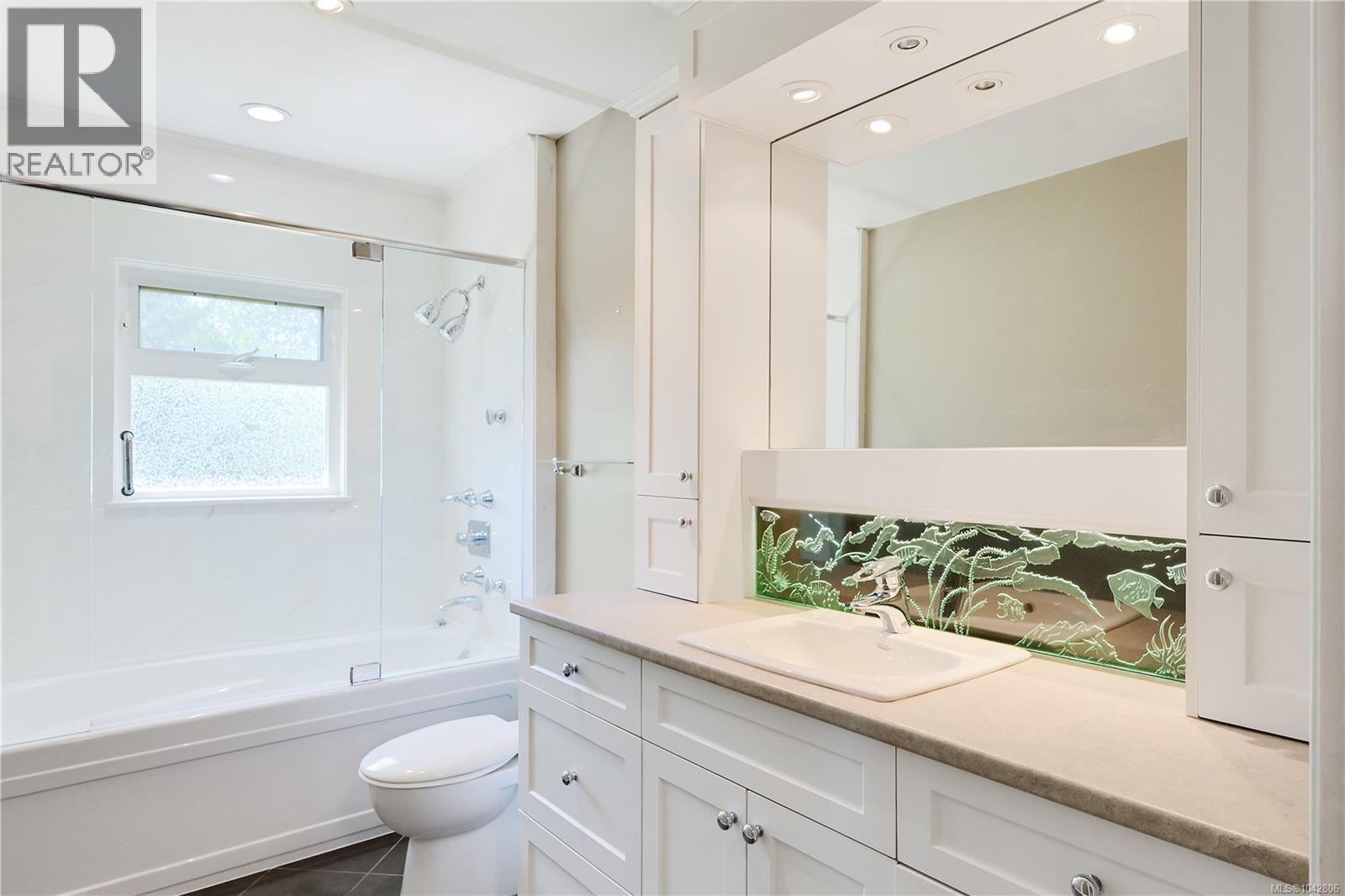 3341 Rolston Cres, Saanich