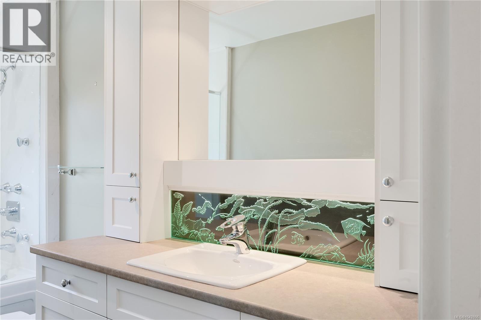 3341 Rolston Cres, Saanich