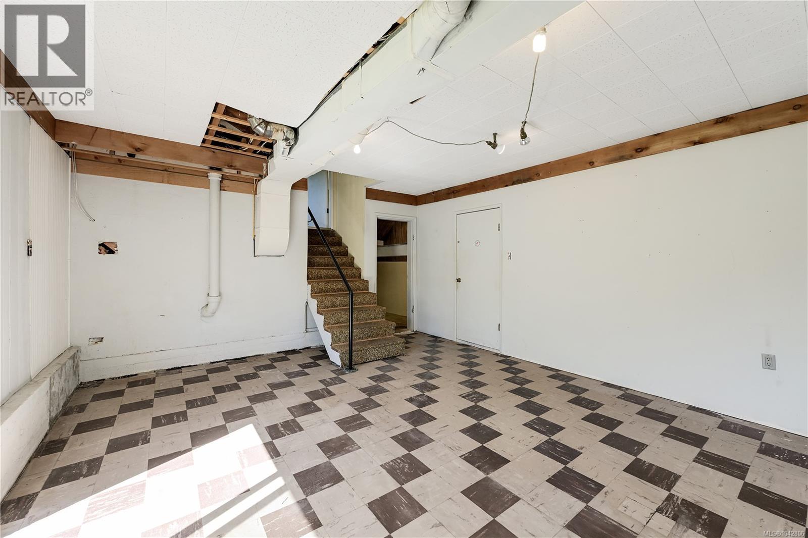 3341 Rolston Cres, Saanich