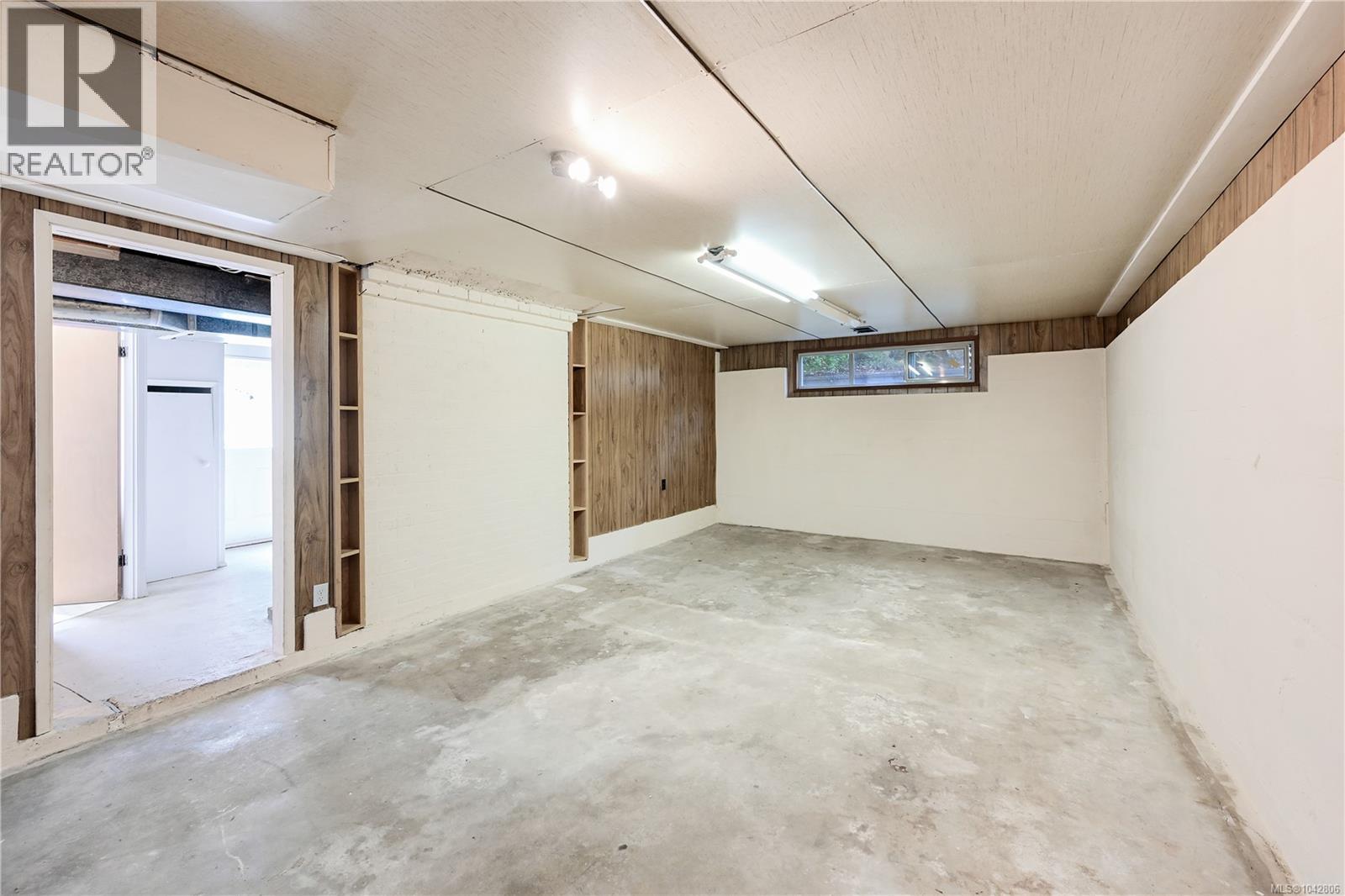 3341 Rolston Cres, Saanich