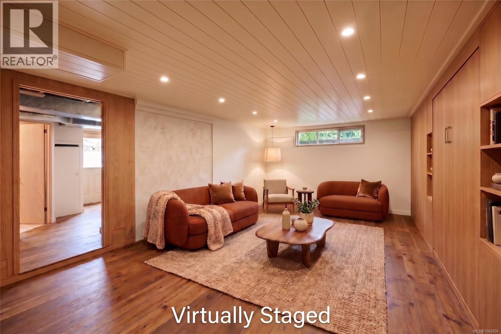 3341 Rolston Cres, Saanich