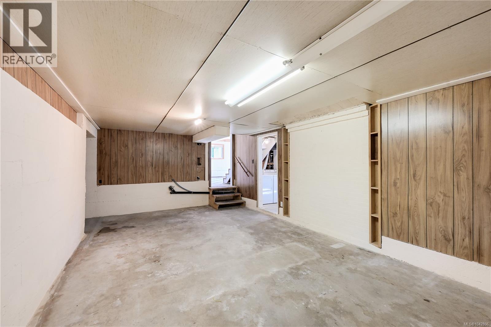 3341 Rolston Cres, Saanich