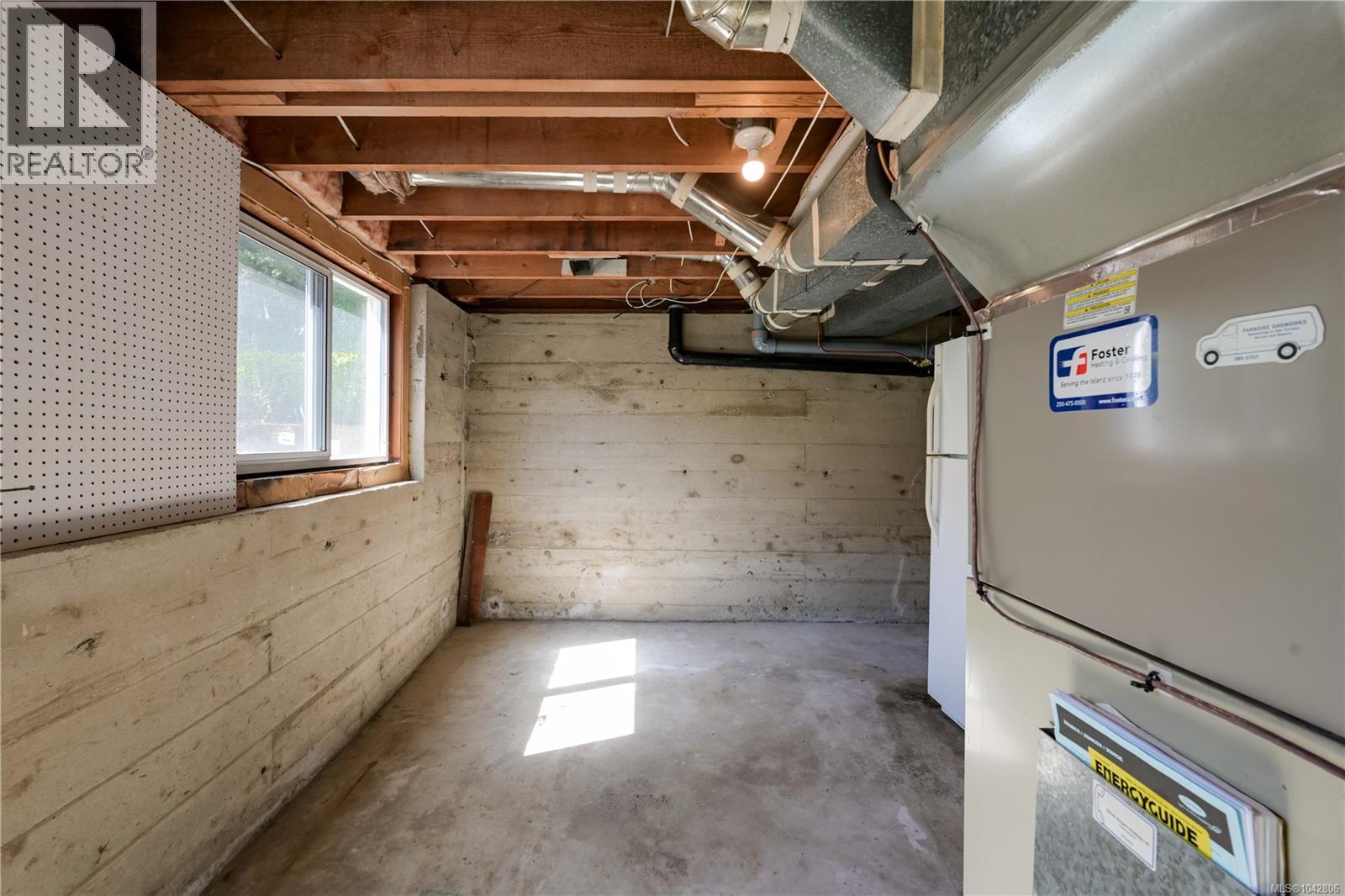 3341 Rolston Cres, Saanich