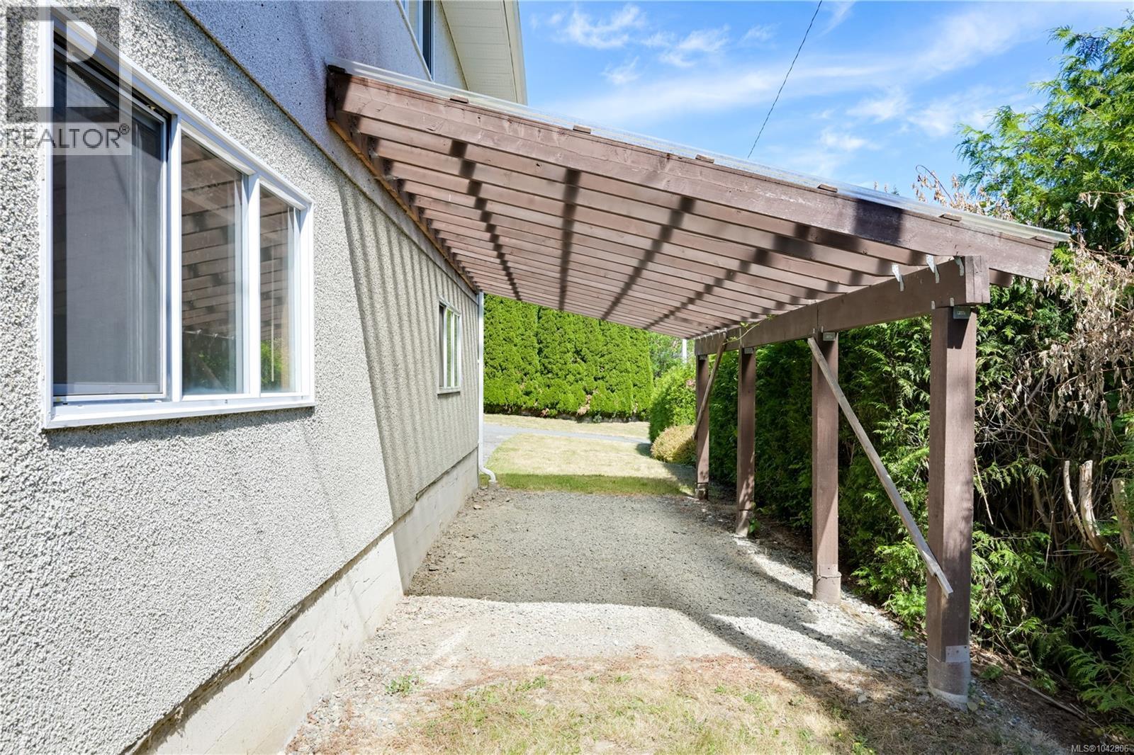 3341 Rolston Cres, Saanich