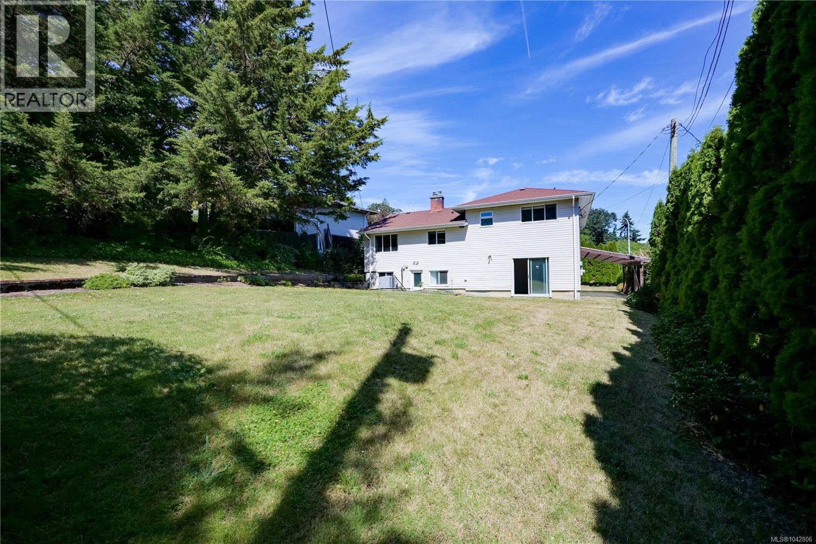 3341 Rolston Cres, Saanich