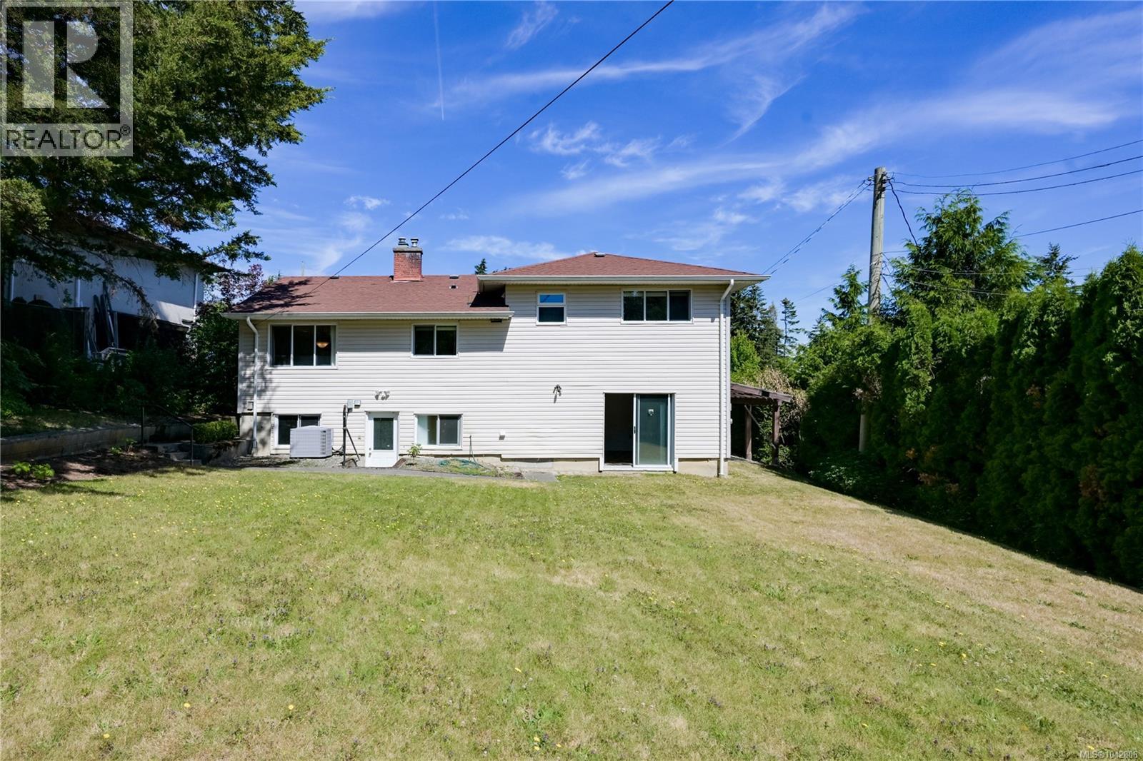 3341 Rolston Cres, Saanich