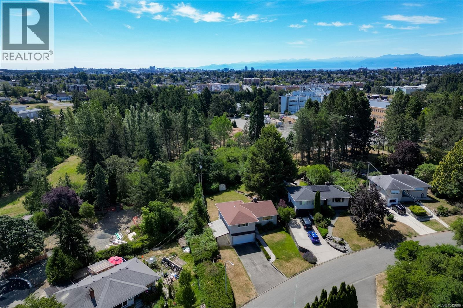 3341 Rolston Cres, Saanich