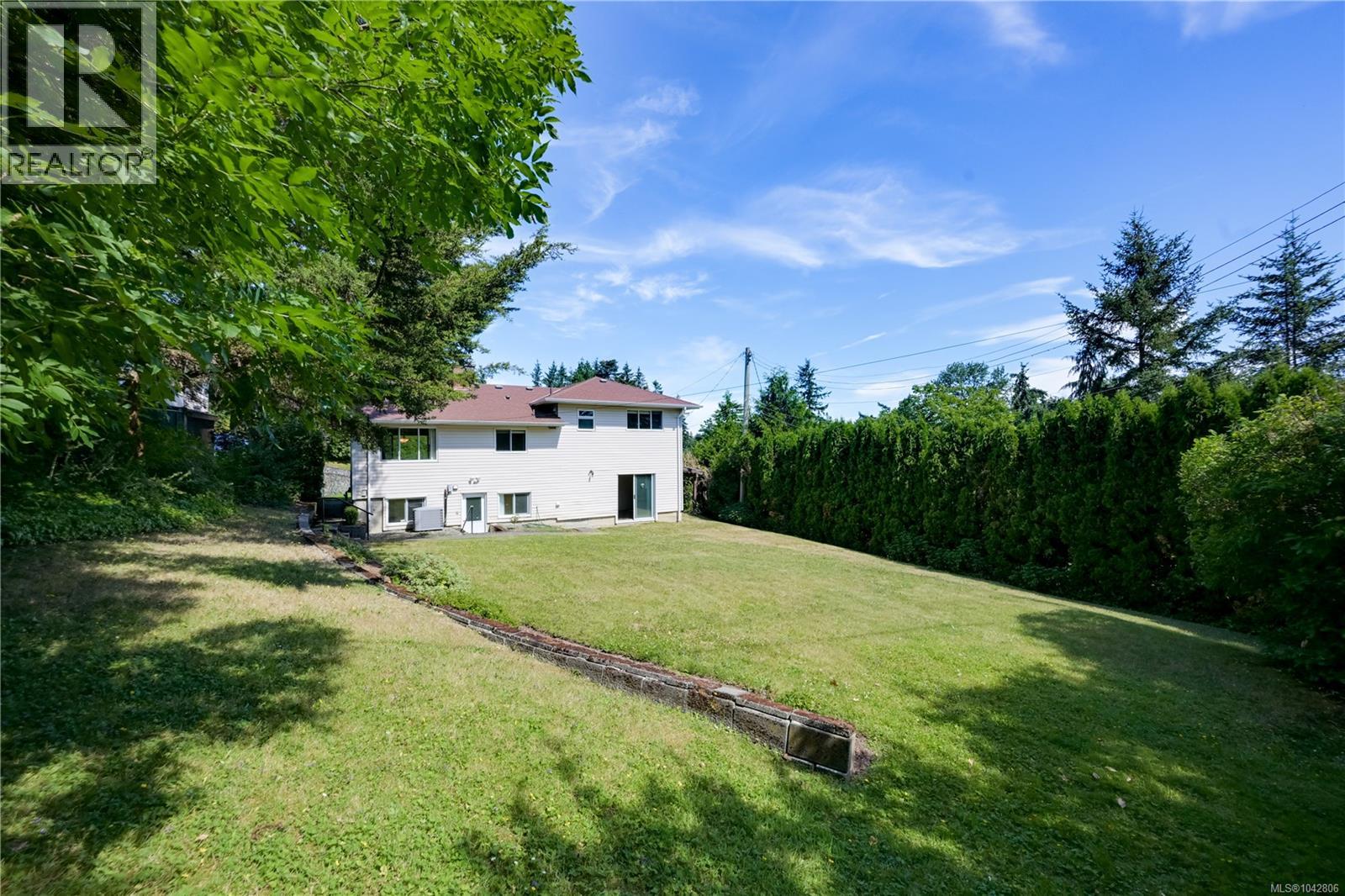 3341 Rolston Cres, Saanich