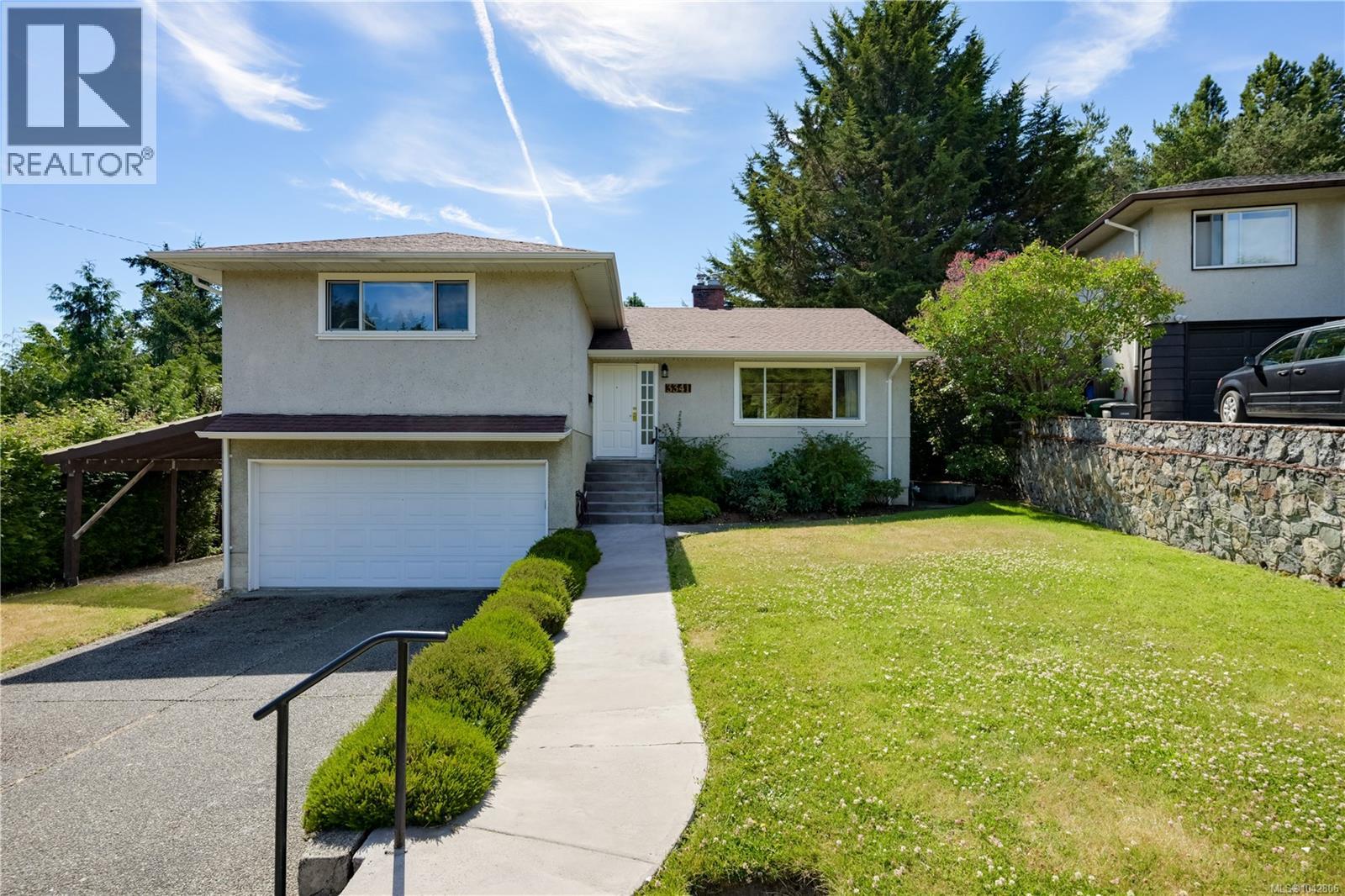 3341 Rolston Cres, Saanich