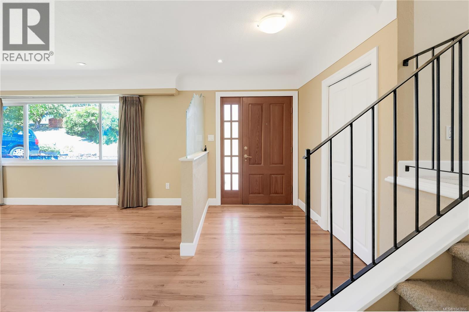 3341 Rolston Cres, Saanich