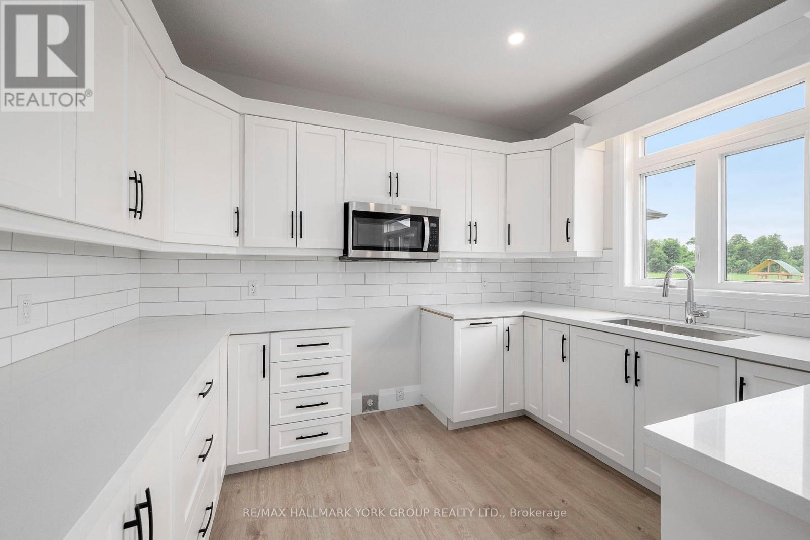 246 LEITCH STREET - 14