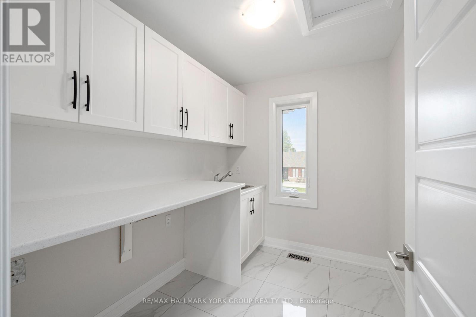 246 LEITCH STREET - 23