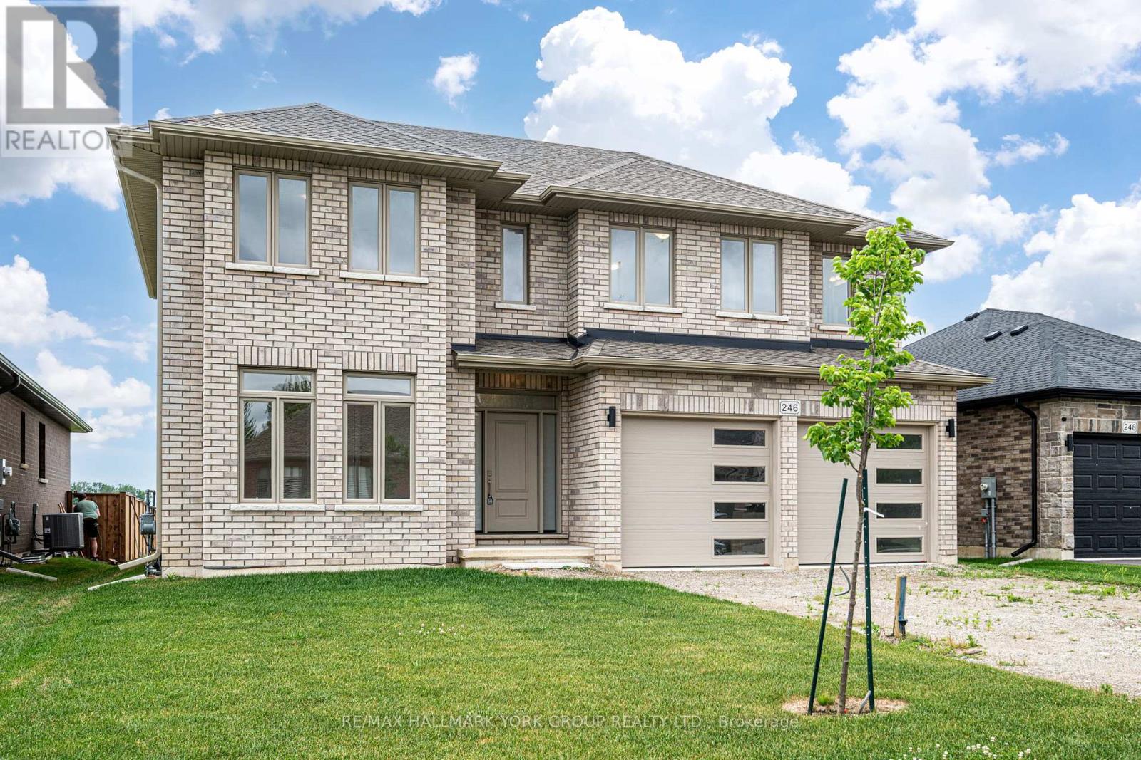 246 LEITCH STREET - 4