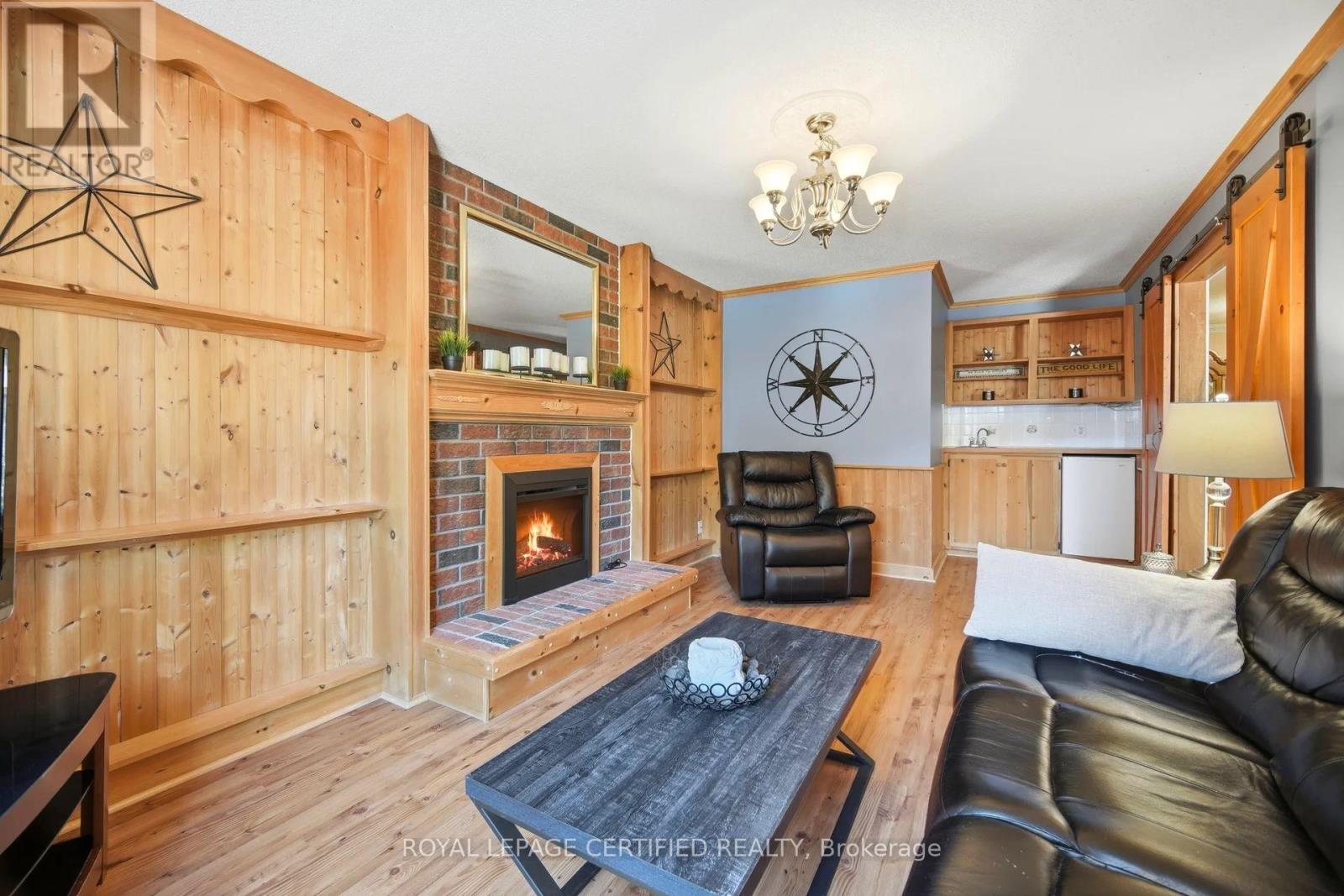20 BURNLEY PLACE - 20