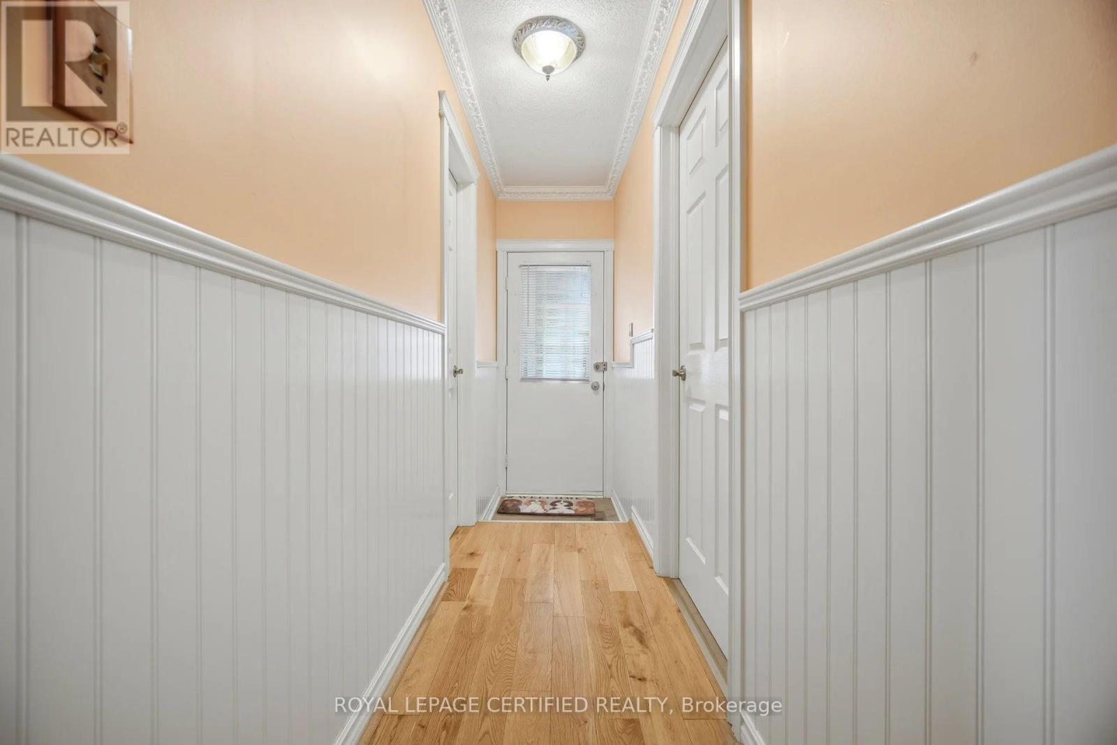 20 BURNLEY PLACE - 22