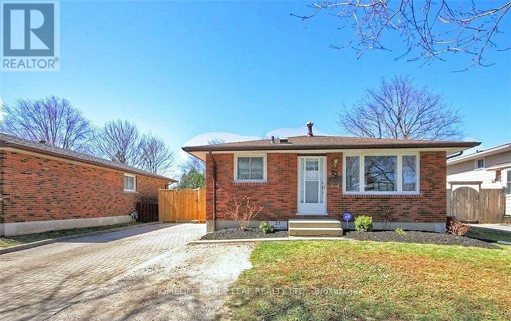 23 BARRETT CRESCENT - 1